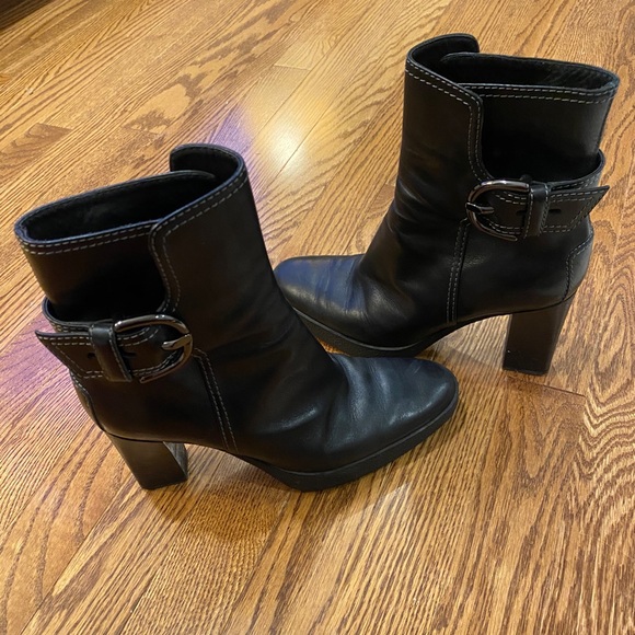 Tods black leather booty (ankle boot) - Picture 2 of 10